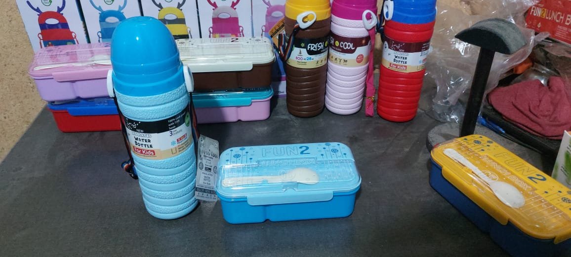 "Hot & Cold Water Bottle with Lunch Box - BPA-Free & Leak-Proof" - Image 3